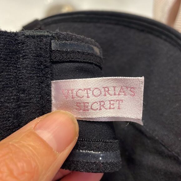 𝅺victoria Secrets woman’s black strapless bra - Picture 5 of 10